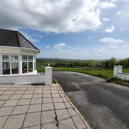 Homestay Cairn House Strokestown