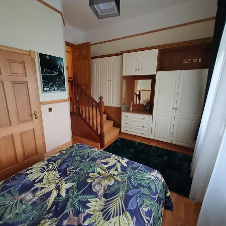 Homestay Cairn House *