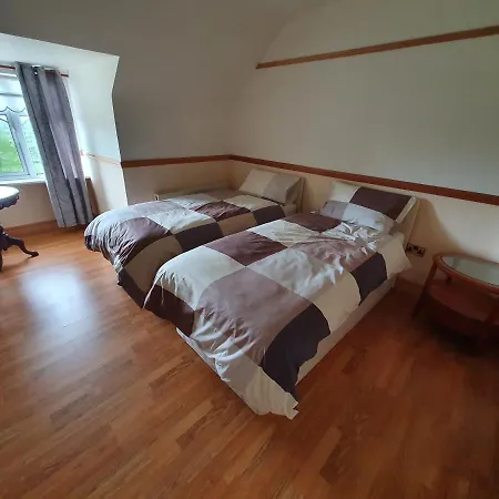 Cairn House Homestay *