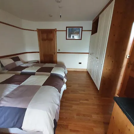 Homestay Cairn House Strokestown